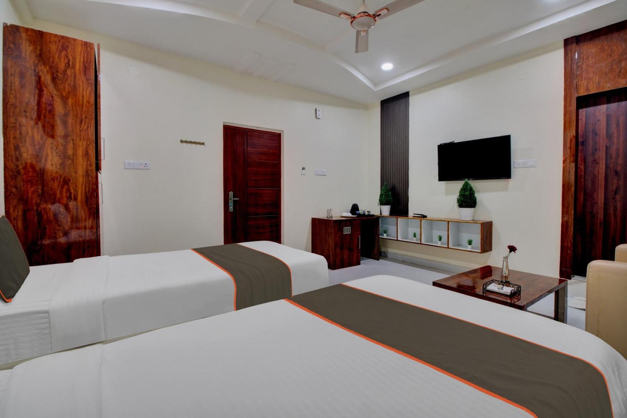 Collection O Hotel Mango Tree Khammam Exterior photo
