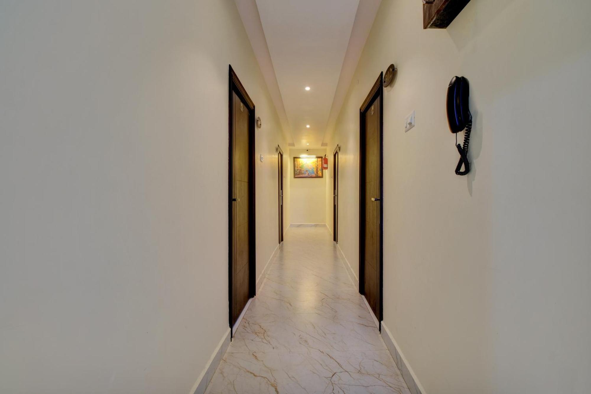 Collection O Hotel Mango Tree Khammam Exterior photo