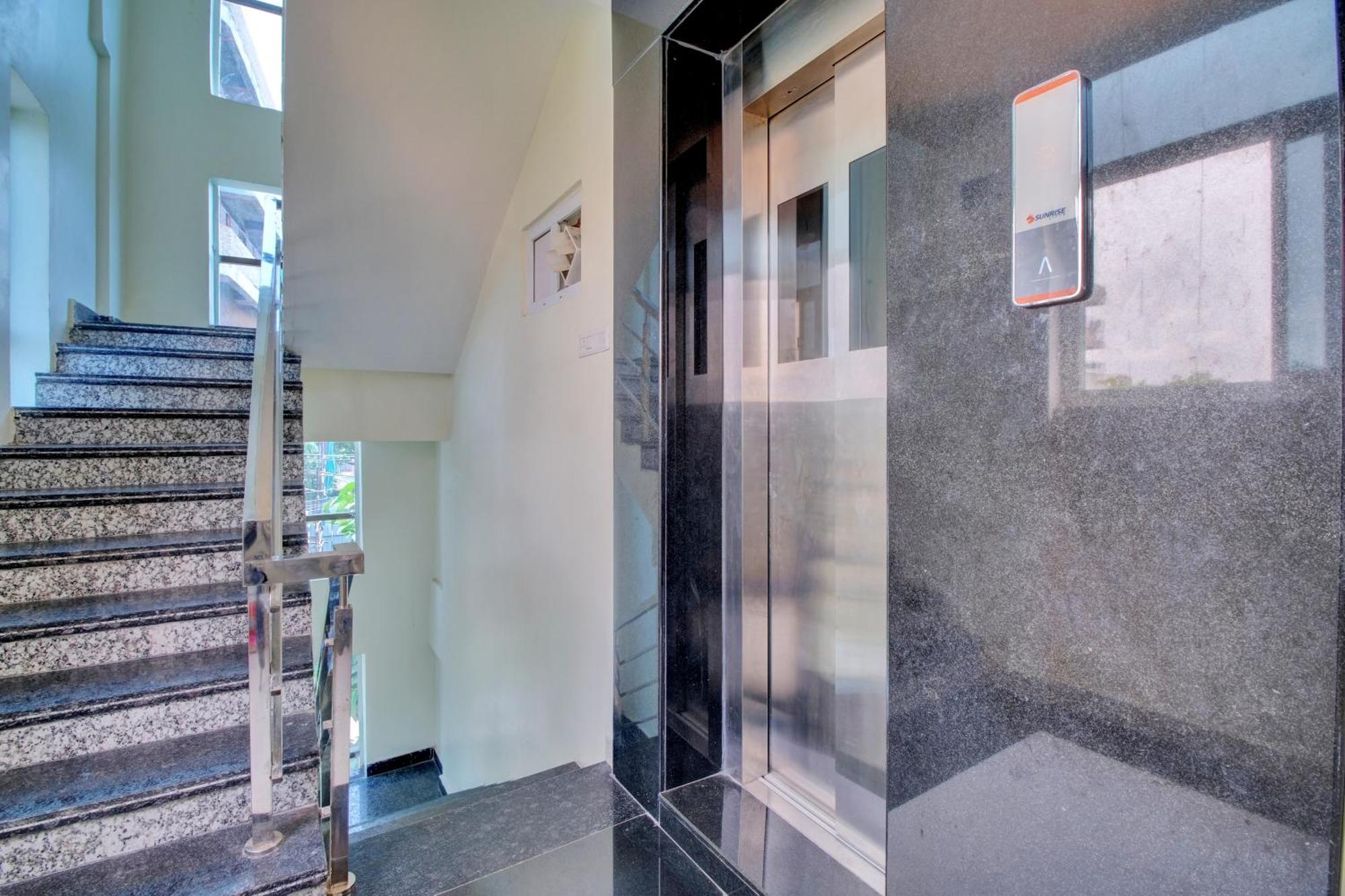 Collection O Hotel Mango Tree Khammam Exterior photo