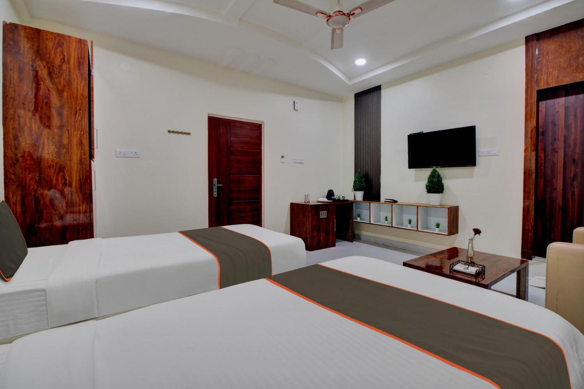 Collection O Hotel Mango Tree Khammam Exterior photo