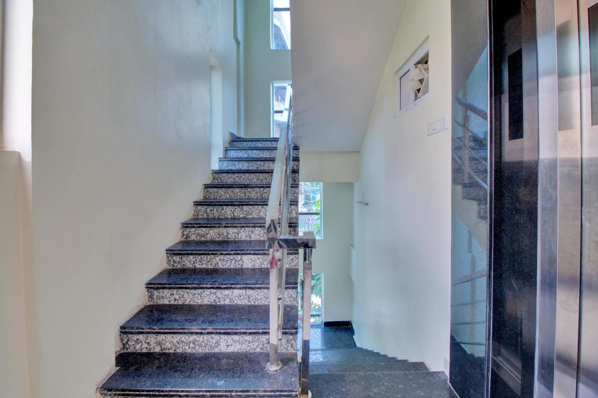 Collection O Hotel Mango Tree Khammam Exterior photo